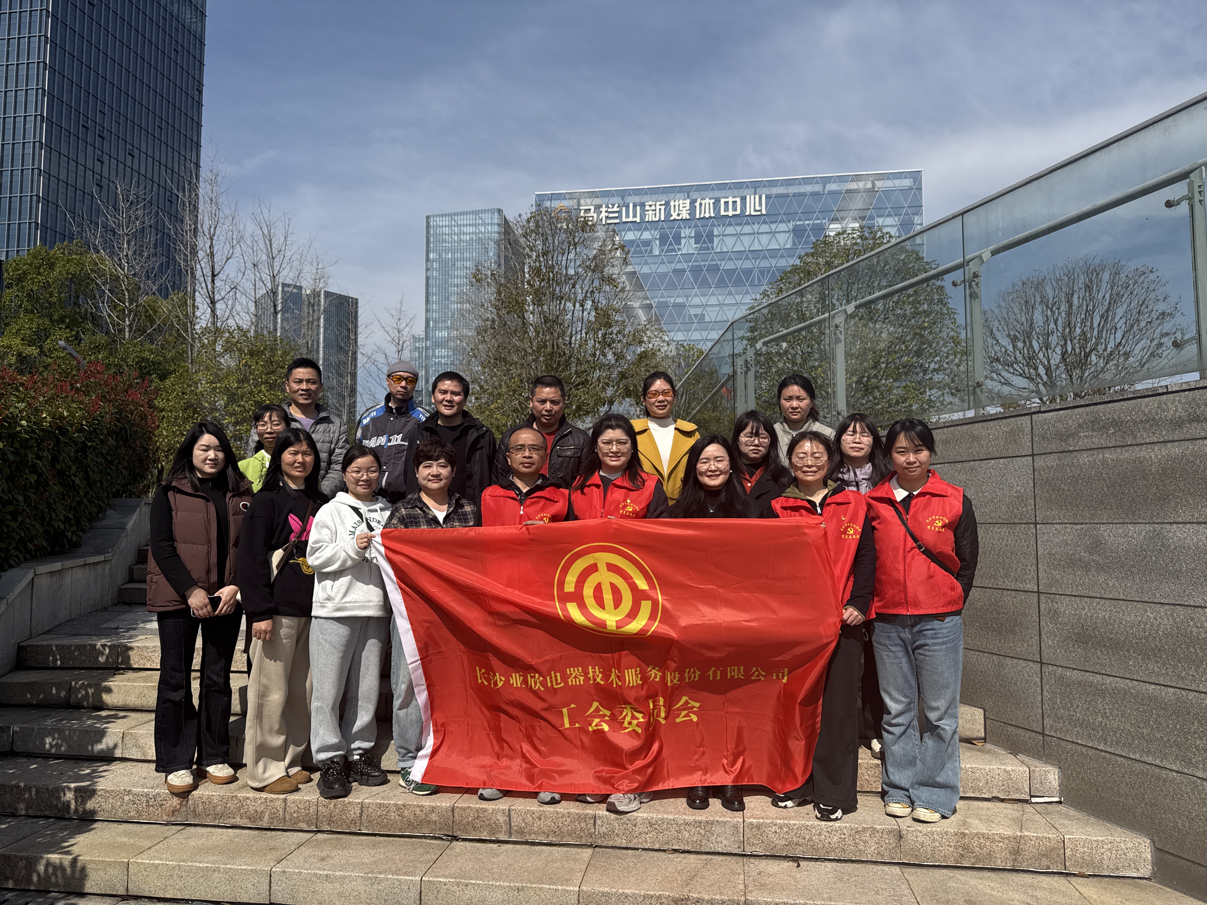 傳承雷鋒薪火助力綠色環衛——長沙亞欣電器積極參與學雷鋒公益活動